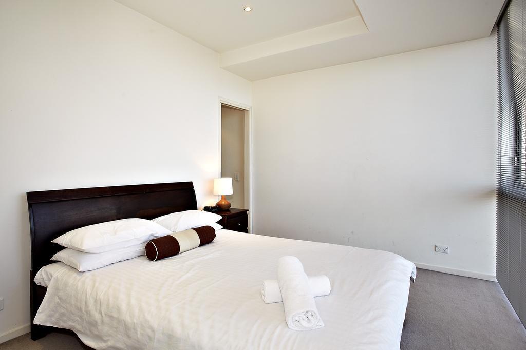 Astra Apartments Melbourne Room photo