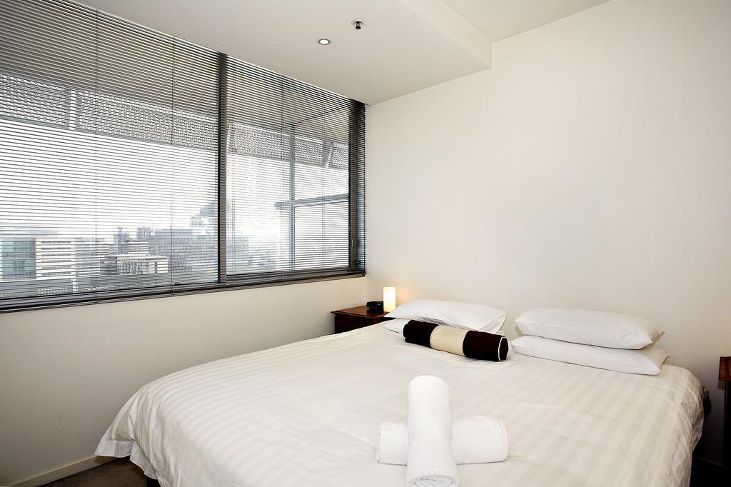 Astra Apartments Melbourne Room photo
