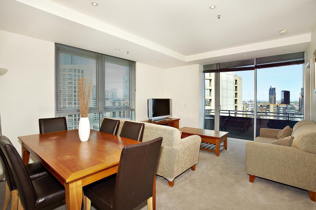 Astra Apartments Melbourne Room photo