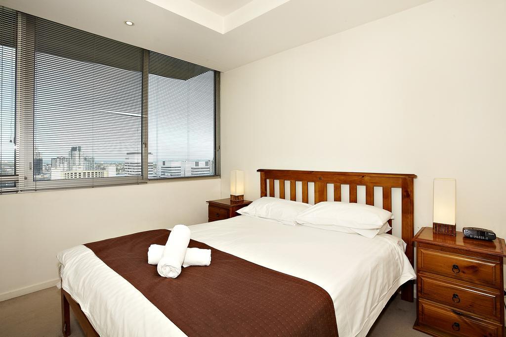 Astra Apartments Melbourne Room photo