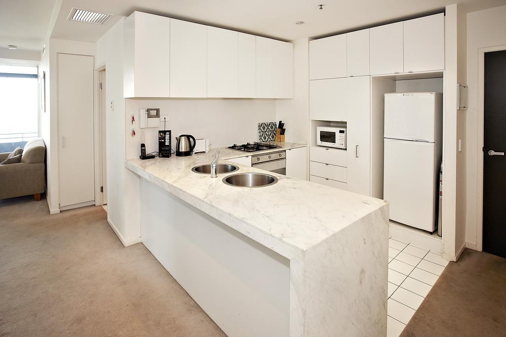 Astra Apartments Melbourne Room photo