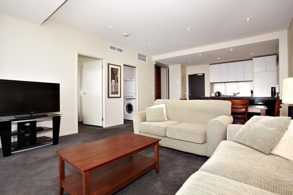Astra Apartments Melbourne Room photo